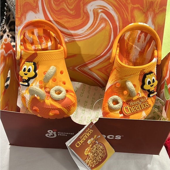 8C - Children’s New Honey Nut  Cheerio  Croc’s - Picture 5 of 6